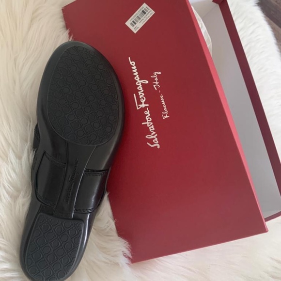 Salvatore Ferragamo Sandals Women Leather Beige/Mascarpone  Women’s Ferragamo sandals